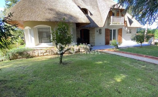 House in Saint-Nicolas-de-Redon, Pays de la Loire, France 1