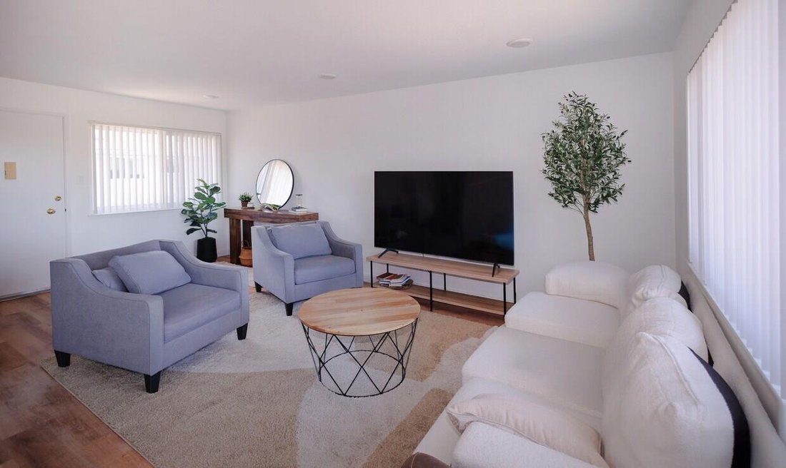 Belmont, California, United States 5 - 18065757