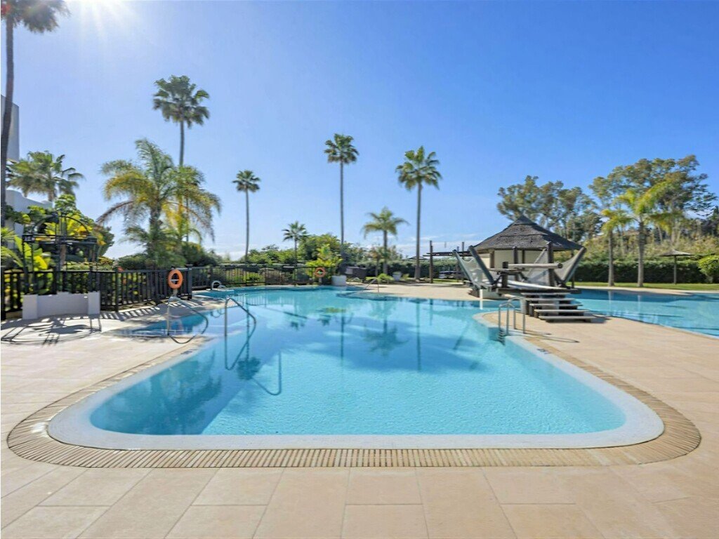 Appartamento a Estepona, Andalusia, Spagna 1 - 18067603