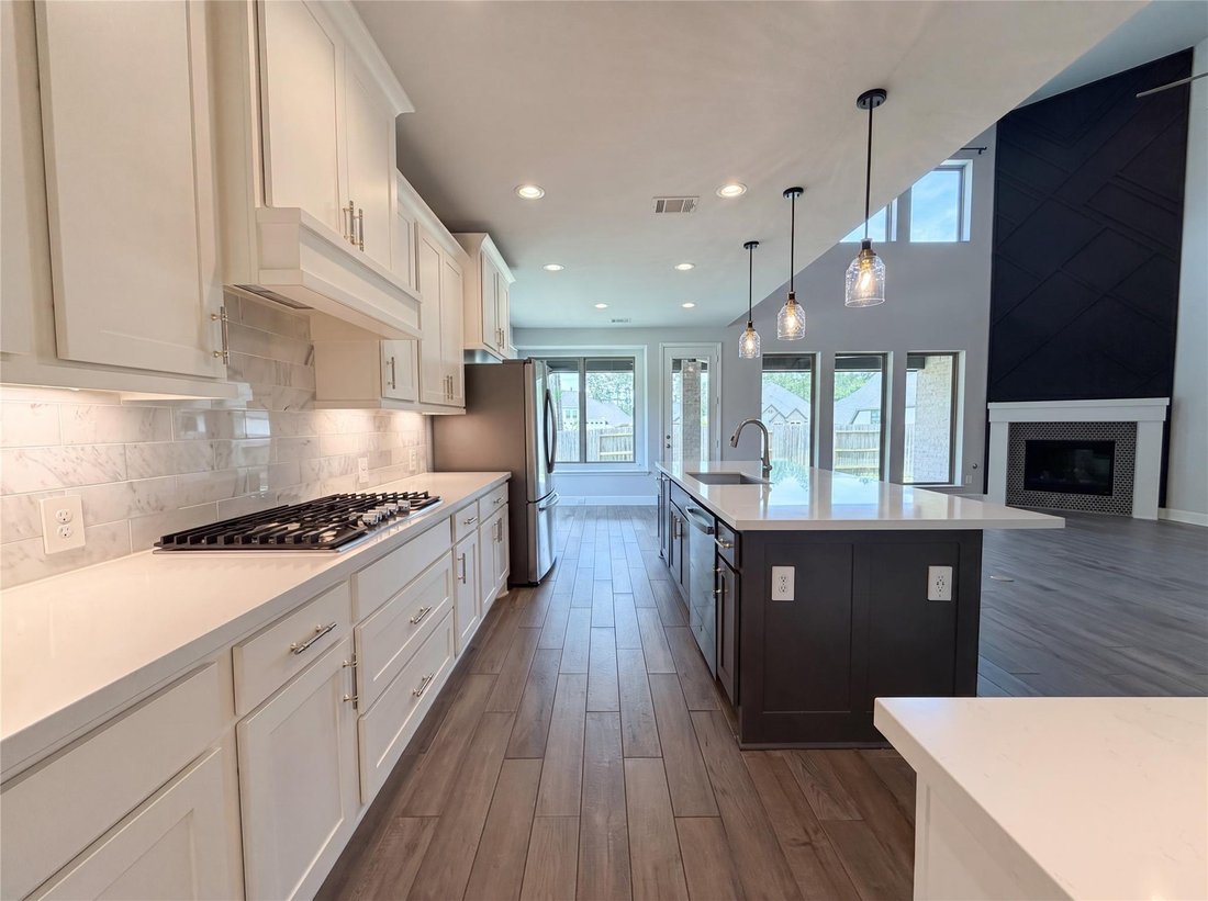 House in Pinehurst, Texas, United States 2 - 18066963