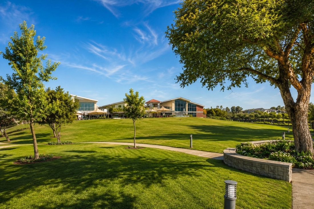 Estate in Parkhaven, Gauteng, South Africa 5 - 16120381