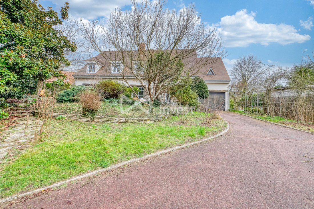 House in Conde-Sainte-Libiaire, Ile-de-France, France 4 - 17362739