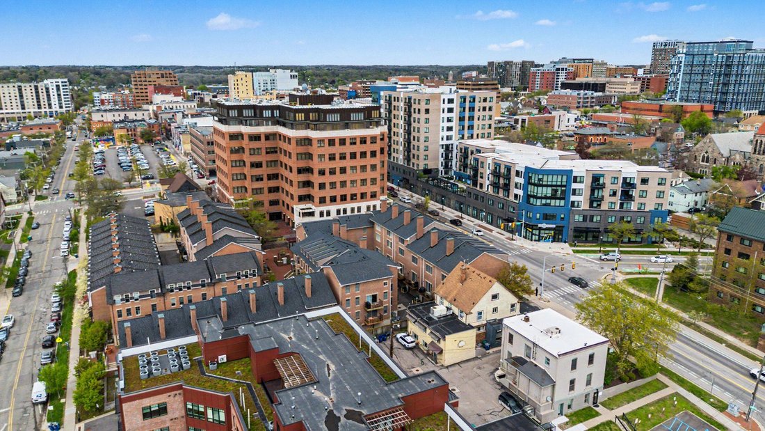 Condo in Ann Arbor, Michigan, United States 3 - 18068477