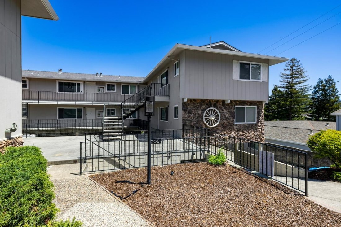 Belmont, California, United States 2 - 18065757