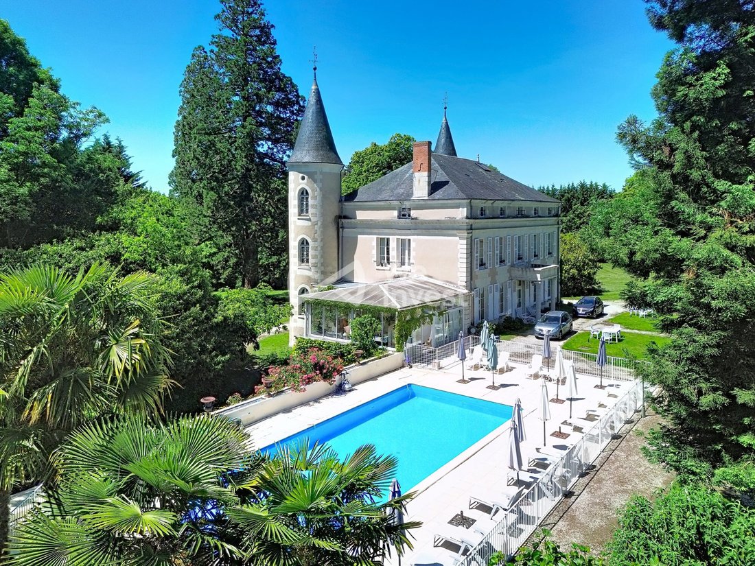 Château à Tournon-Saint-Pierre, Centre-Val de Loire, France 2 - 17990574