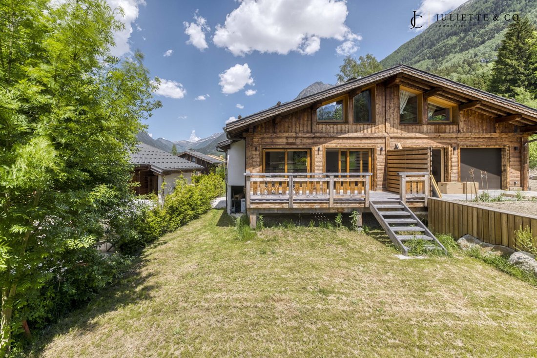 Chalet in Chamonix-Mont-Blanc, Auvergne-Rhône-Alpes, France 2 - 18012283