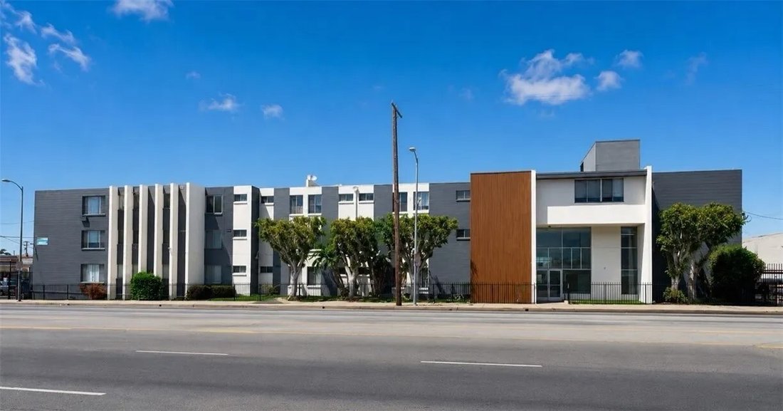 Gardena, California, United States 1 - 18066362