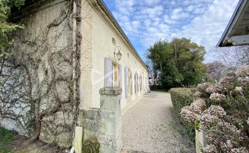 Maison à Bayon-sur-Gironde, Nouvelle-Aquitaine, France 1