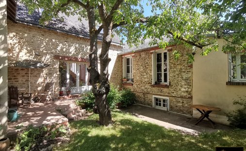 House in La Croix Saint Jacques, Dourdan, France 1