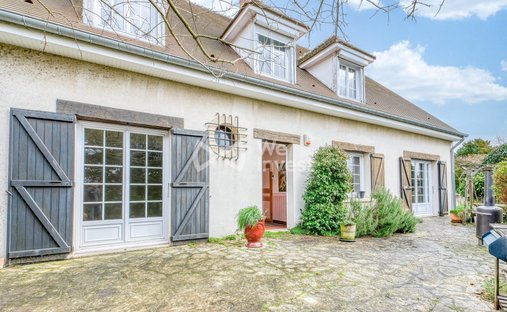 Conde-Sainte-Libiaire, Ile-de-France, France 1