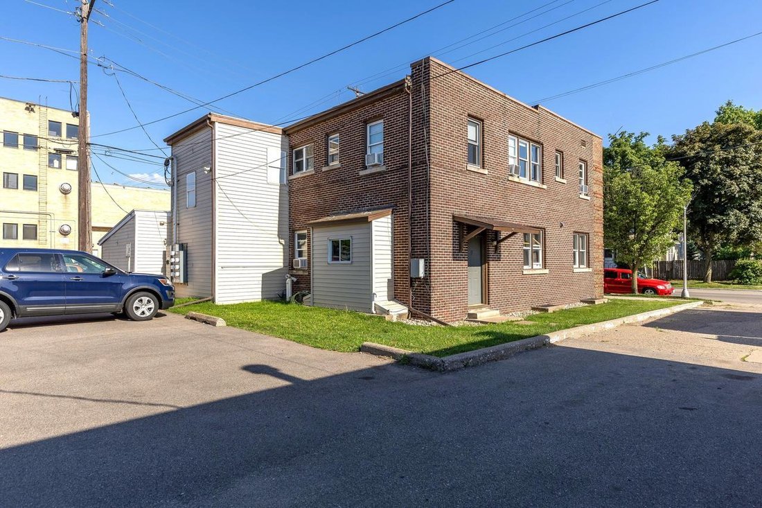 La Crosse, Wisconsin, United States 4 - 18065829