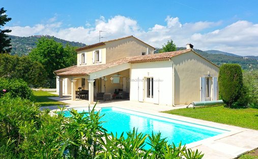 House in Ouest, Peymeinade, France 1