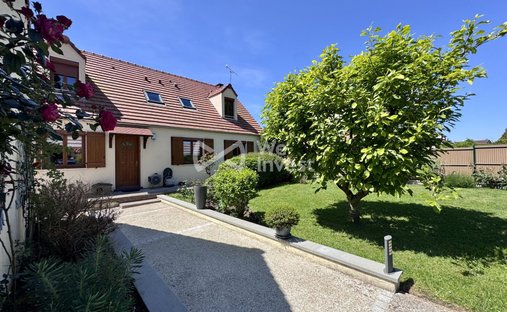 House in Ferrieres-en-Brie, Ile-de-France, France 1