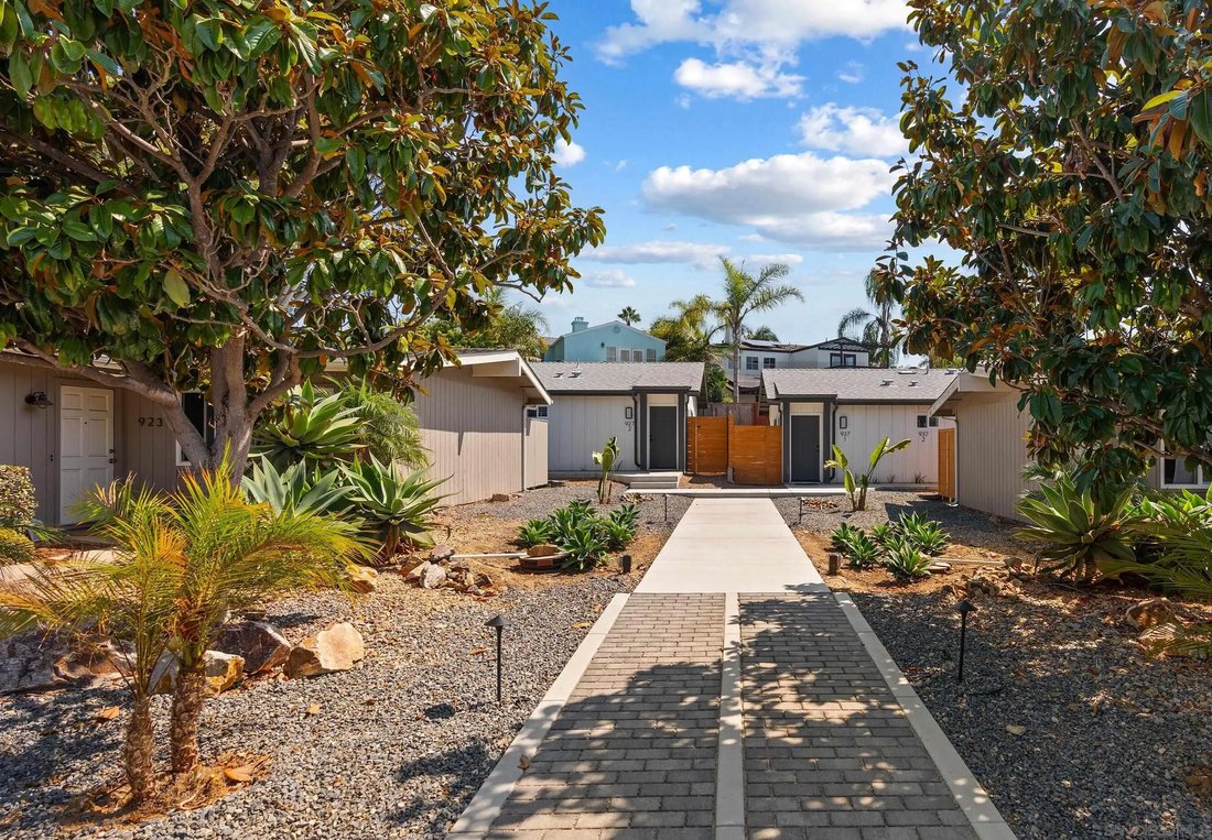 Encinitas, California, United States 1 - 18066370