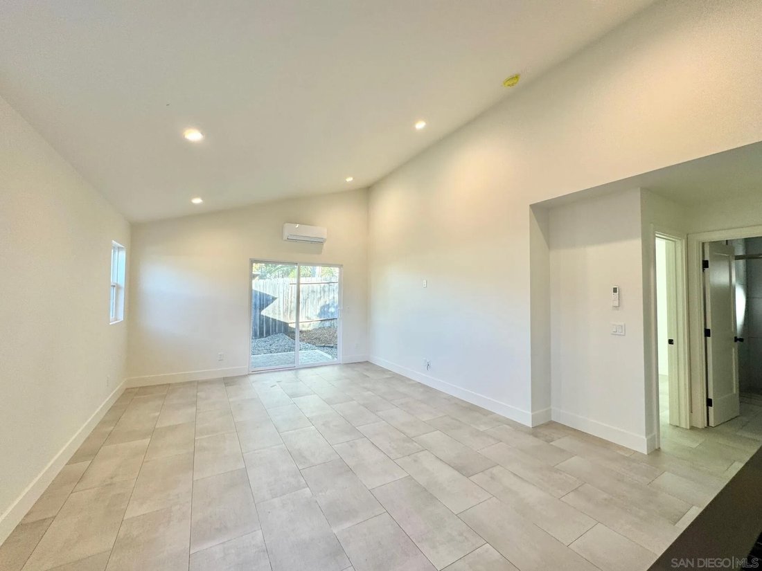 Encinitas, California, United States 5 - 18066370