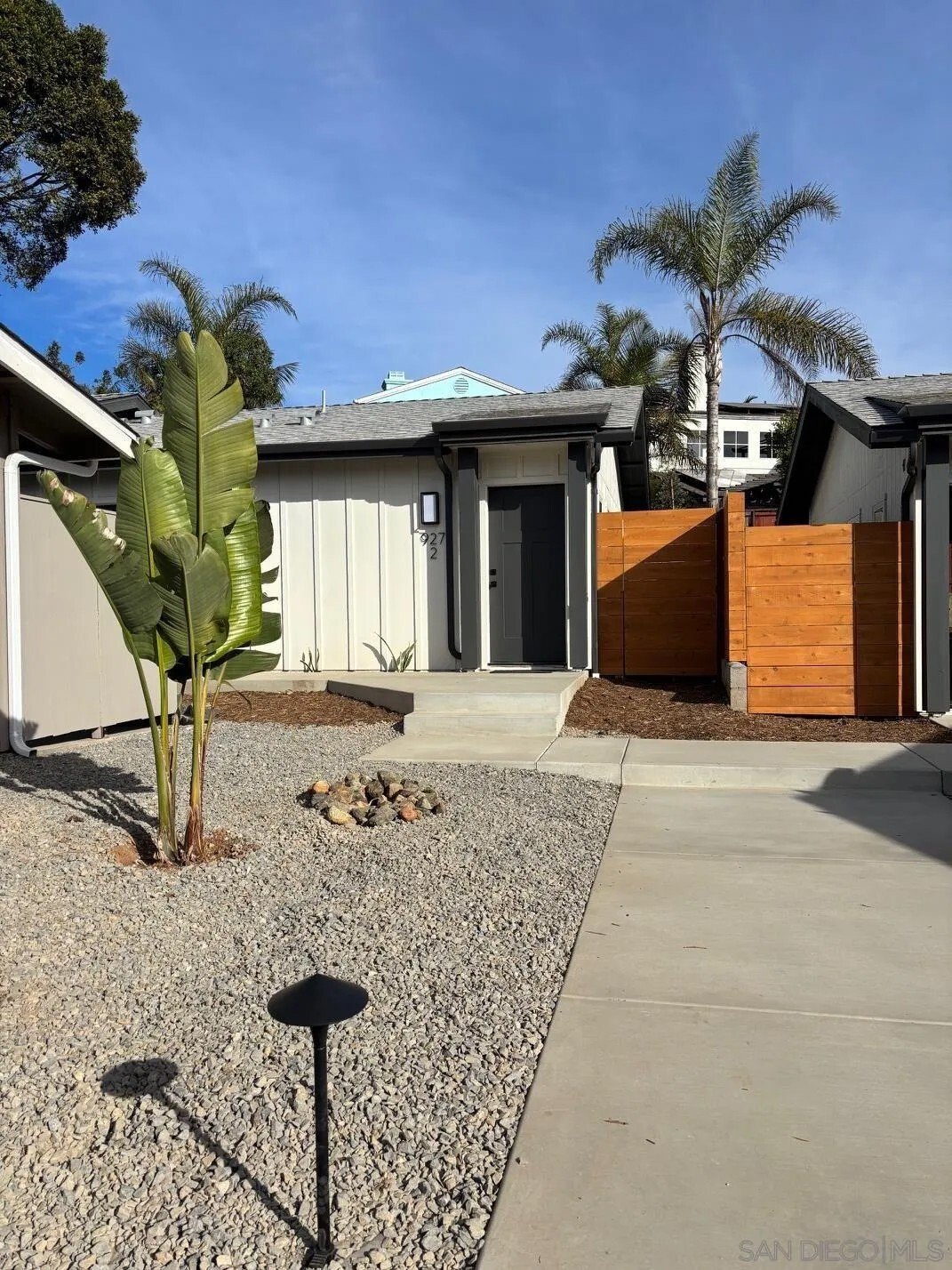 Encinitas, California, United States 4 - 18066370