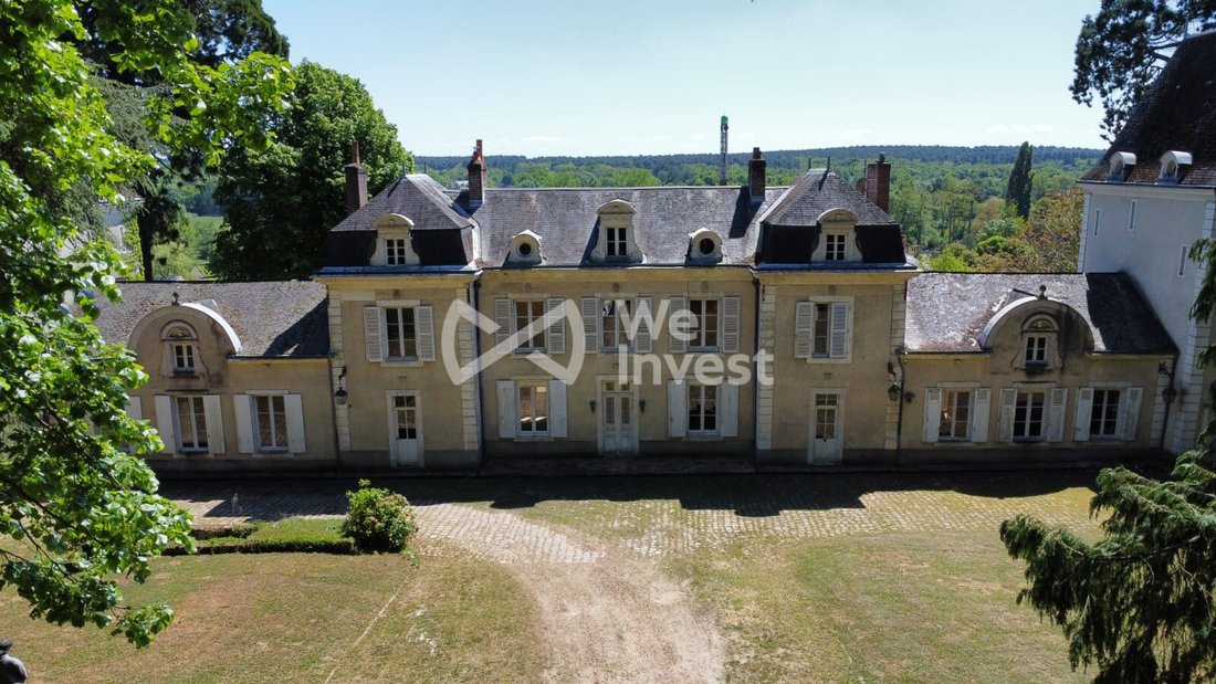 Chateau in Yvre-l'Eveque, Pays de la Loire, France 2 - 17328719