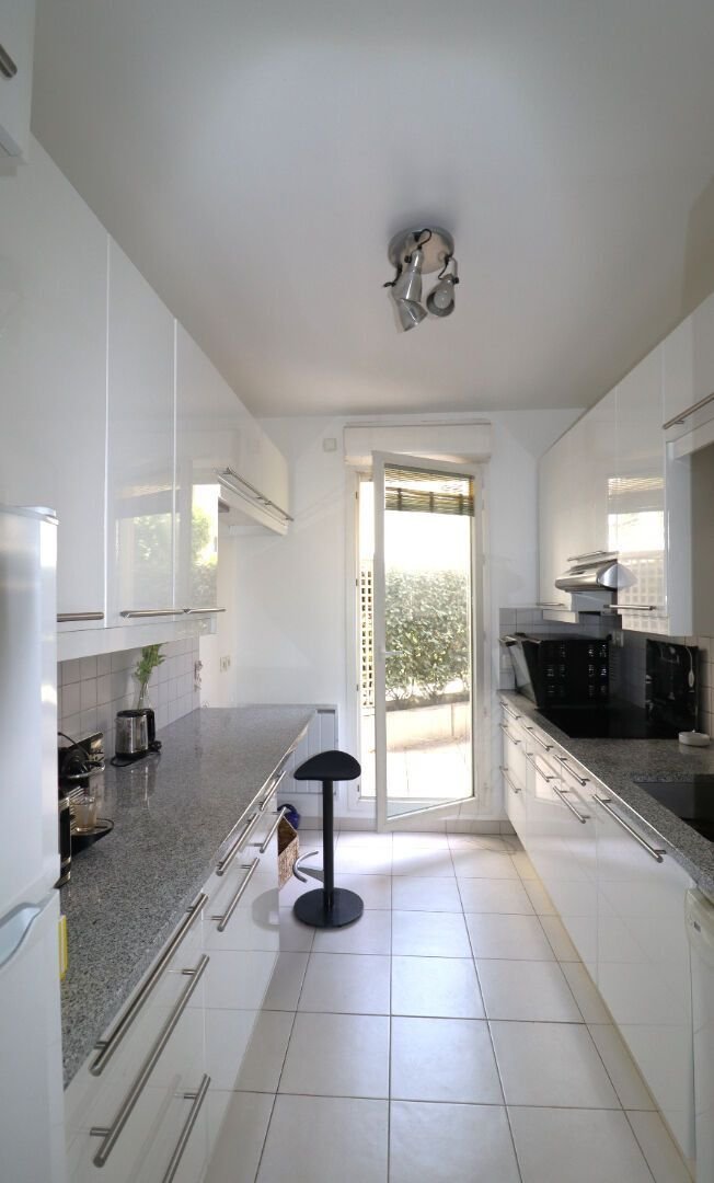 Apartment in Espaces Jeunes, Issy-les-Moulineaux, France 4 - 18066743