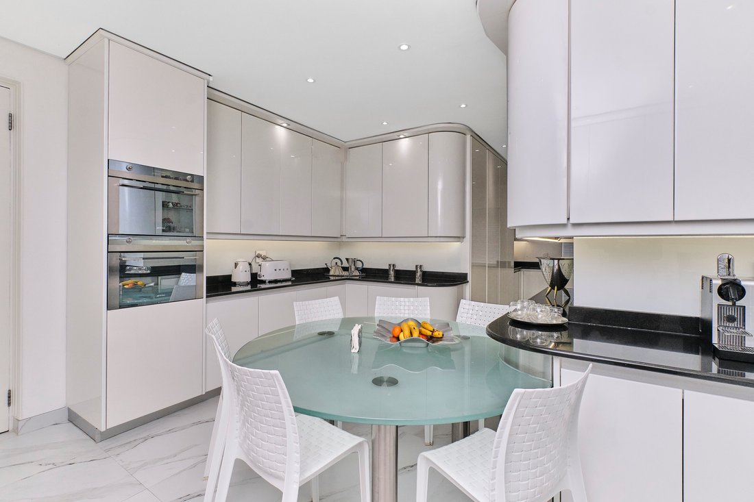 House in Benmore Gardens, Gauteng, South Africa 5 - 18068768