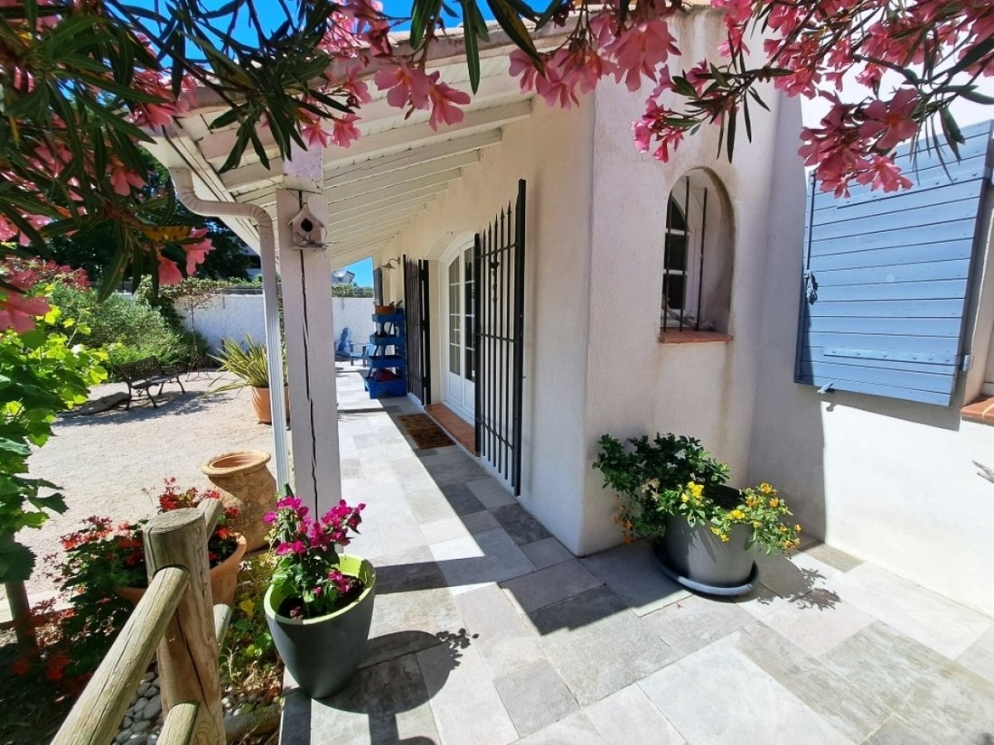 House in Saintes-Maries-de-la-Mer, Provence-Alpes-Côte d'Azur, France 2 - 18067212