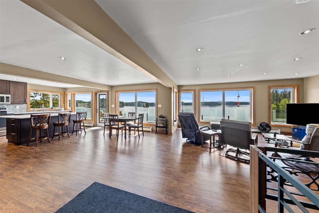 House in Bridge Lake, British Columbia, Canada 3 - 18067479