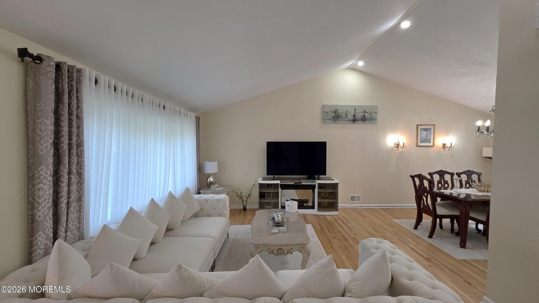 House in Old Bridge Township, New Jersey, United States 5 - 18066014