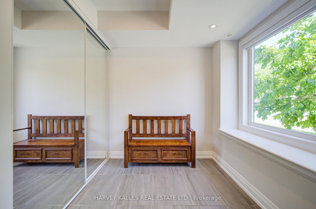 House in Toronto, Ontario, Canada 5 - 18068549