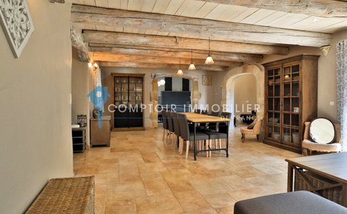 House in Saint-Saturnin-lès-Apt, Provence-Alpes-Côte d'Azur, France 1