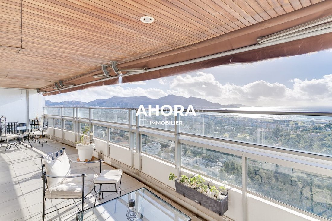 Apartment in Vieille Chapelle, 8e Arrondissement, Marseille 3 - 18068823