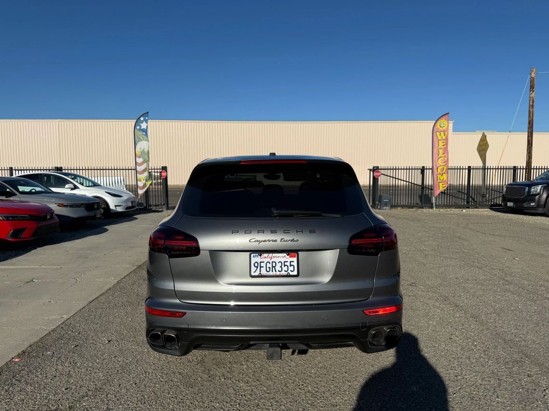 Suv in Patterson, CA, United States 5 - 18068143