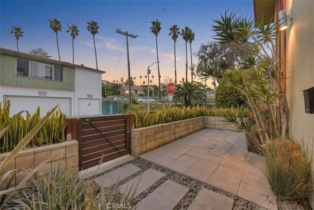 House in Signal Hill, California, United States 3 - 17552801