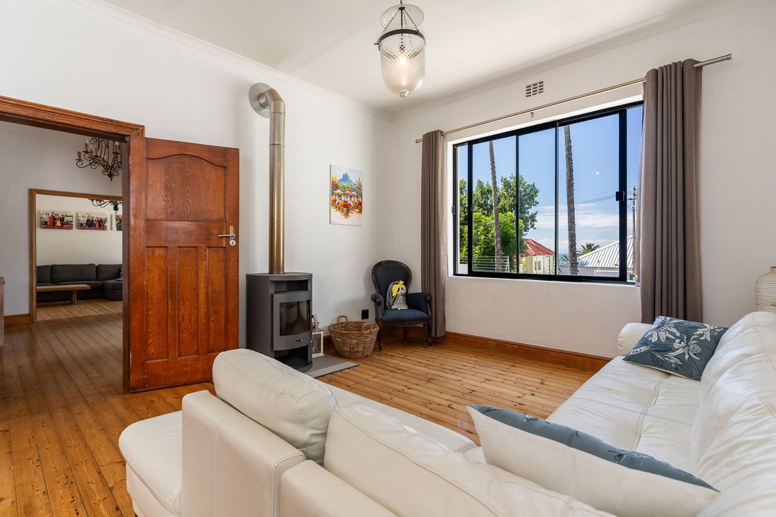 House in Bakoven, Cape Town, South Africa 5 - 18069002