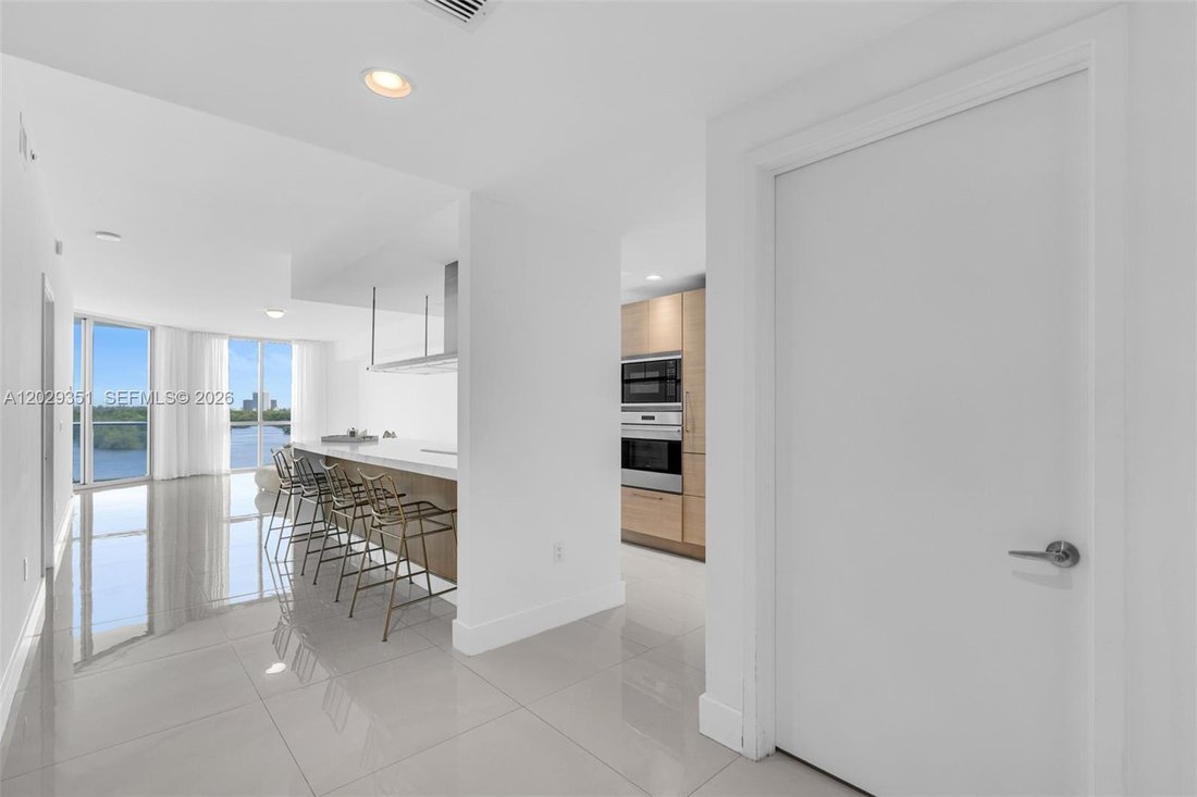 Condo in North Miami Beach, Florida, United States 5 - 18065919