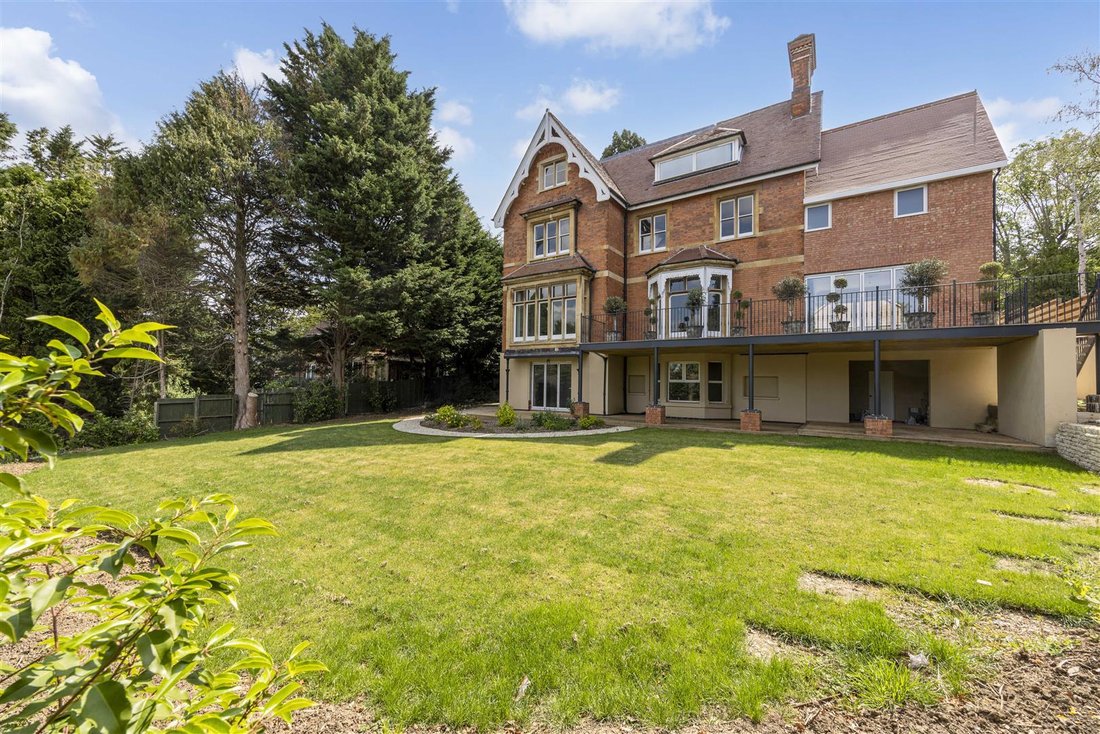 House in Battledown, Charlton Kings, England 3 - 18065789