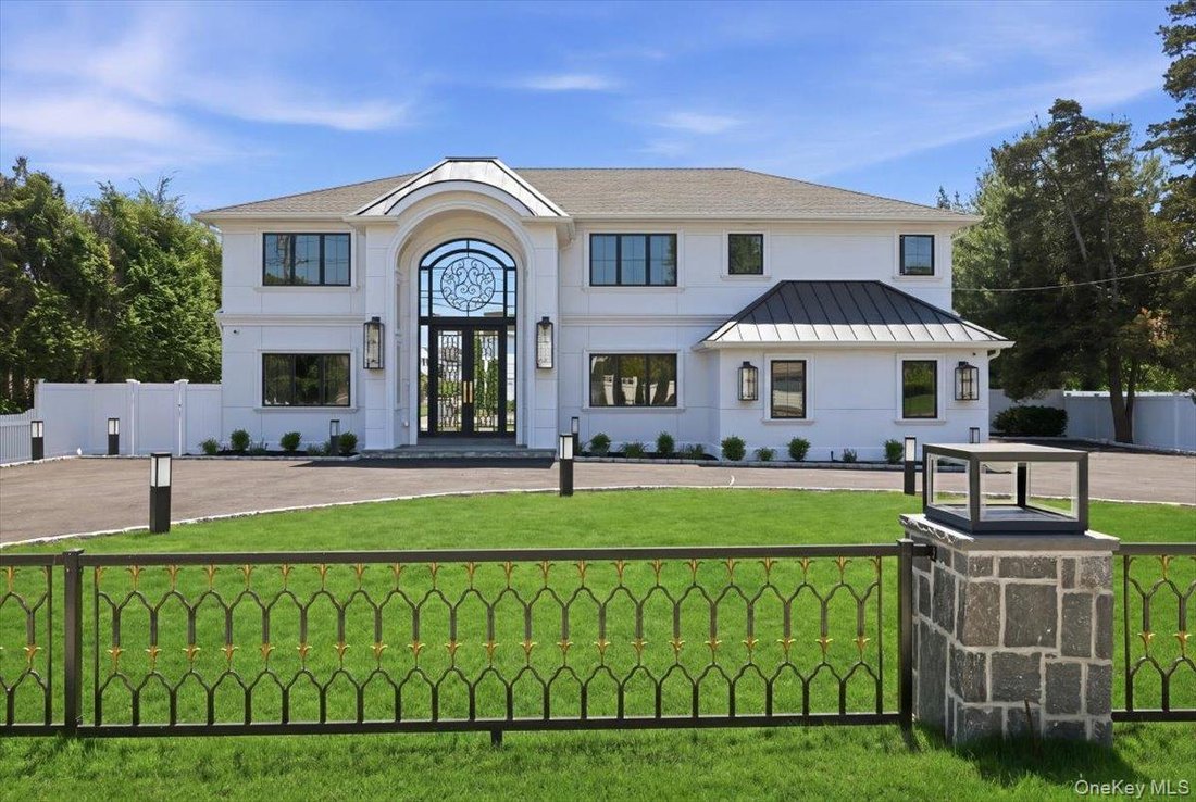 House in Bethpage, New York, United States 1 - 18065689