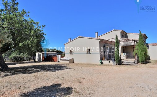 House in Saint-Saturnin-lès-Apt, Provence-Alpes-Côte d'Azur, France 1
