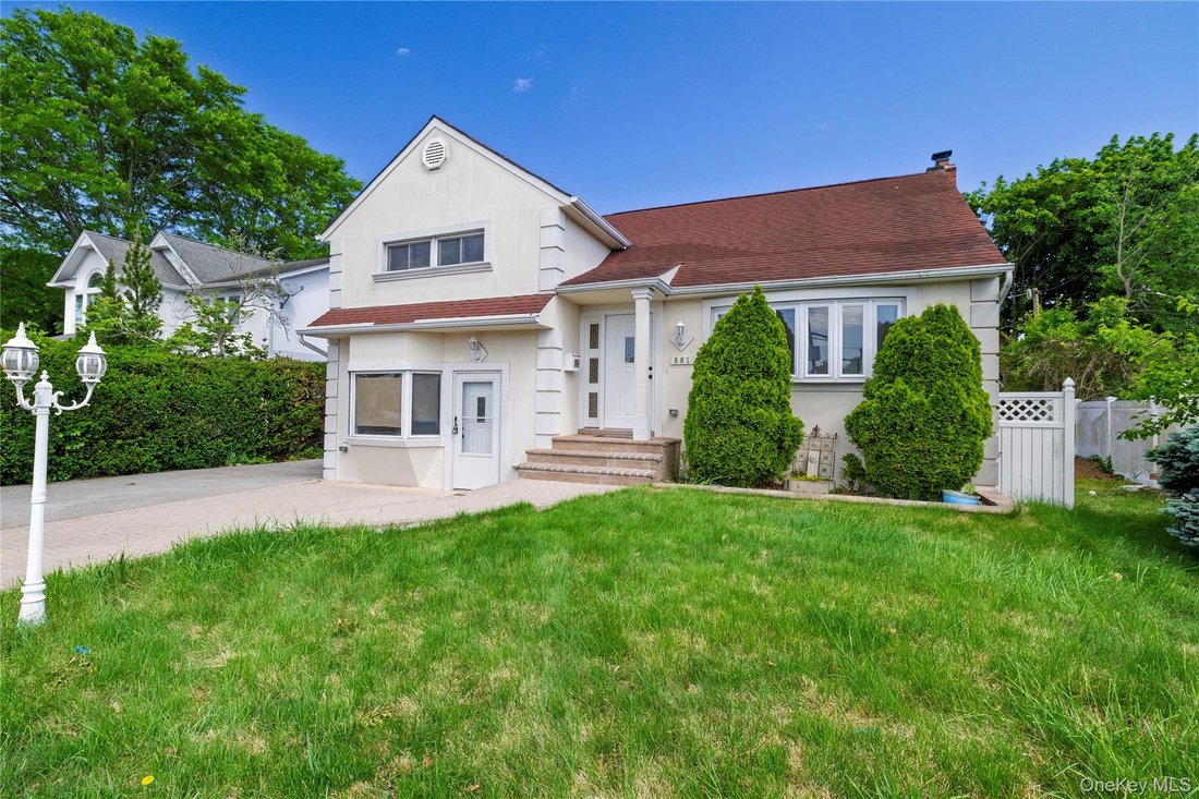House in Plainview, New York, United States 1 - 18065693