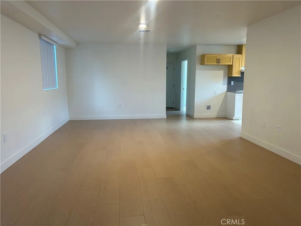 Los Angeles, California, United States 3 - 18066377