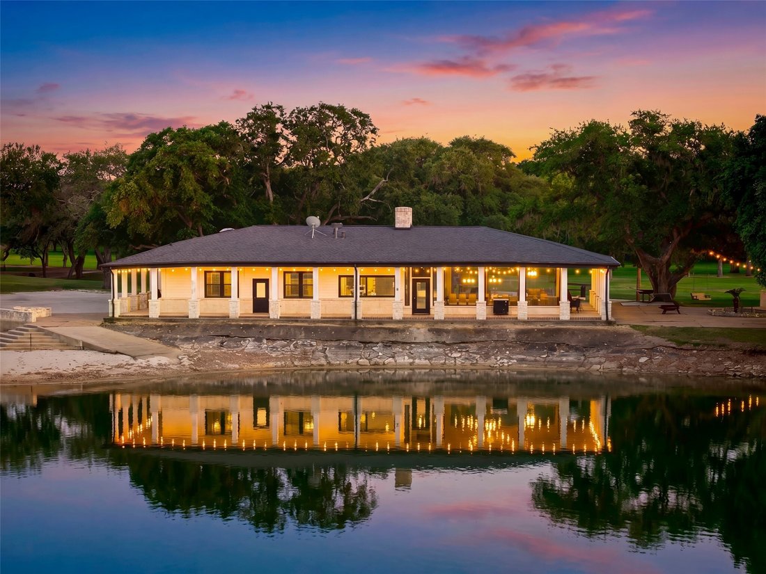 Farm Ranch in Wallis, Texas, United States 1 - 18066673