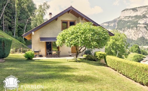 House in Magland, Auvergne-Rhône-Alpes, France 1