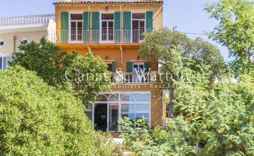Villa in Aguillon, Toulon, France 1