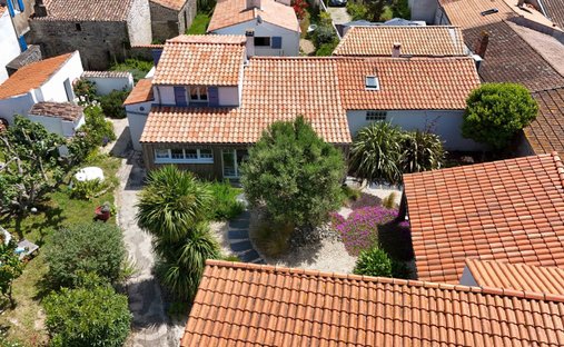 House in Saint-Denis-d'Oleron, Nouvelle-Aquitaine, France 1