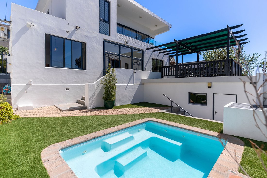 House in Bakoven, Cape Town, South Africa 3 - 18069002