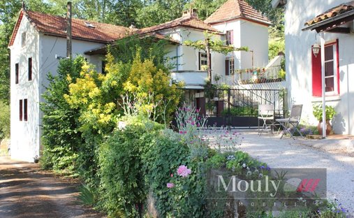 House in Luzech, Occitania, France 1