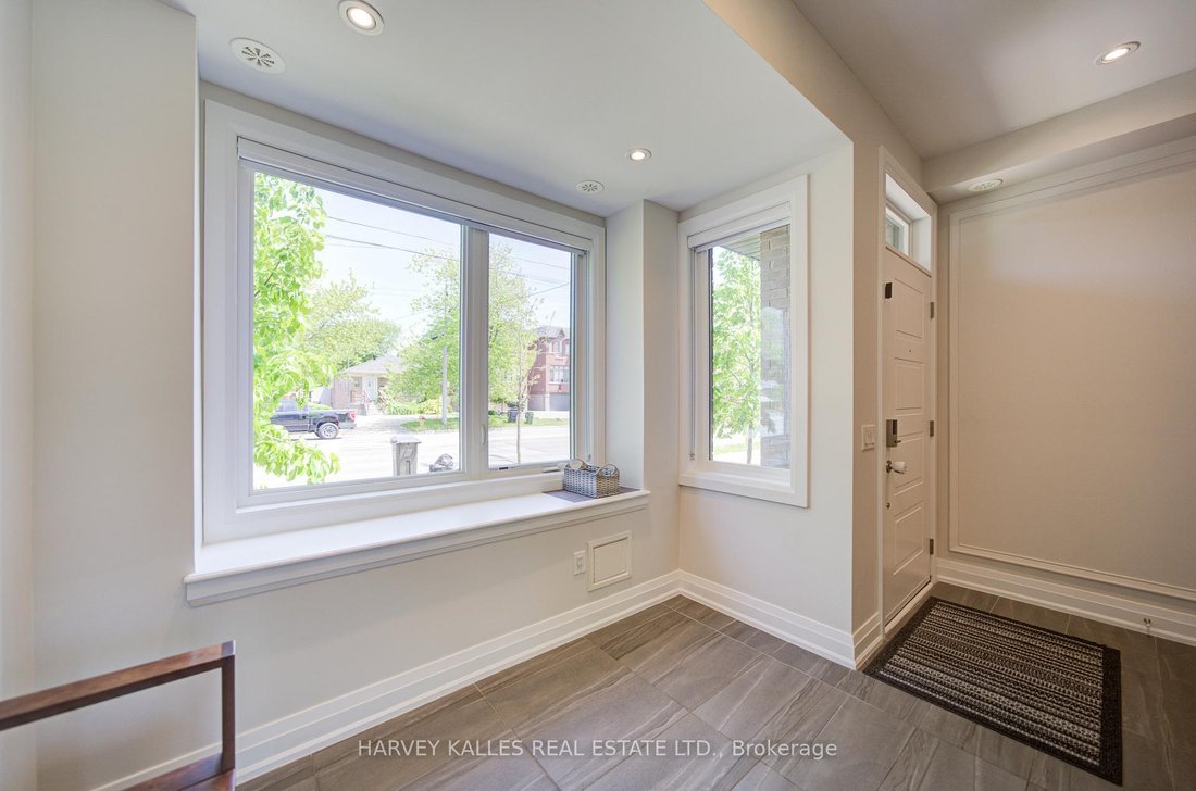 House in Toronto, Ontario, Canada 3 - 18068549