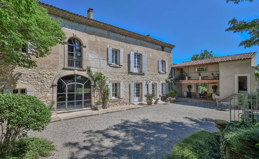House in Centre Ville, Le Thor, France 1