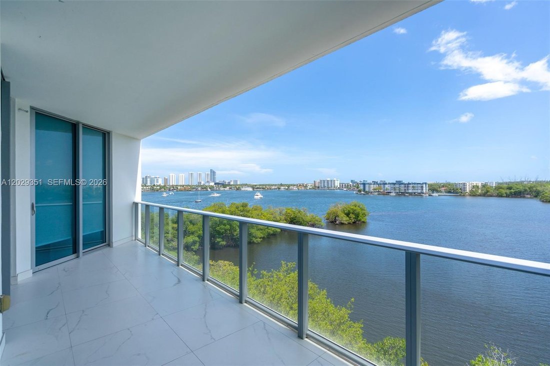Condo in North Miami Beach, Florida, United States 1 - 18065919