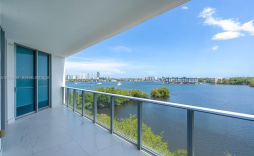 Condo in North Miami Beach, Florida, United States 1