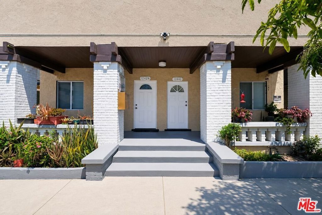 Los Angeles, California, United States 2 - 17326428