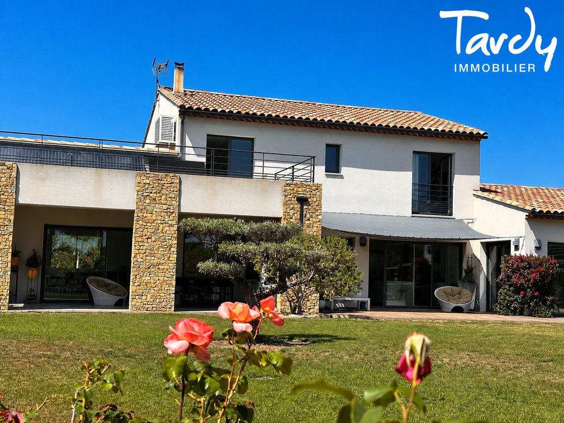 Villa in La Cadiere-d'Azur, Provence-Alpes-Côte d'Azur, France 2 - 18066664